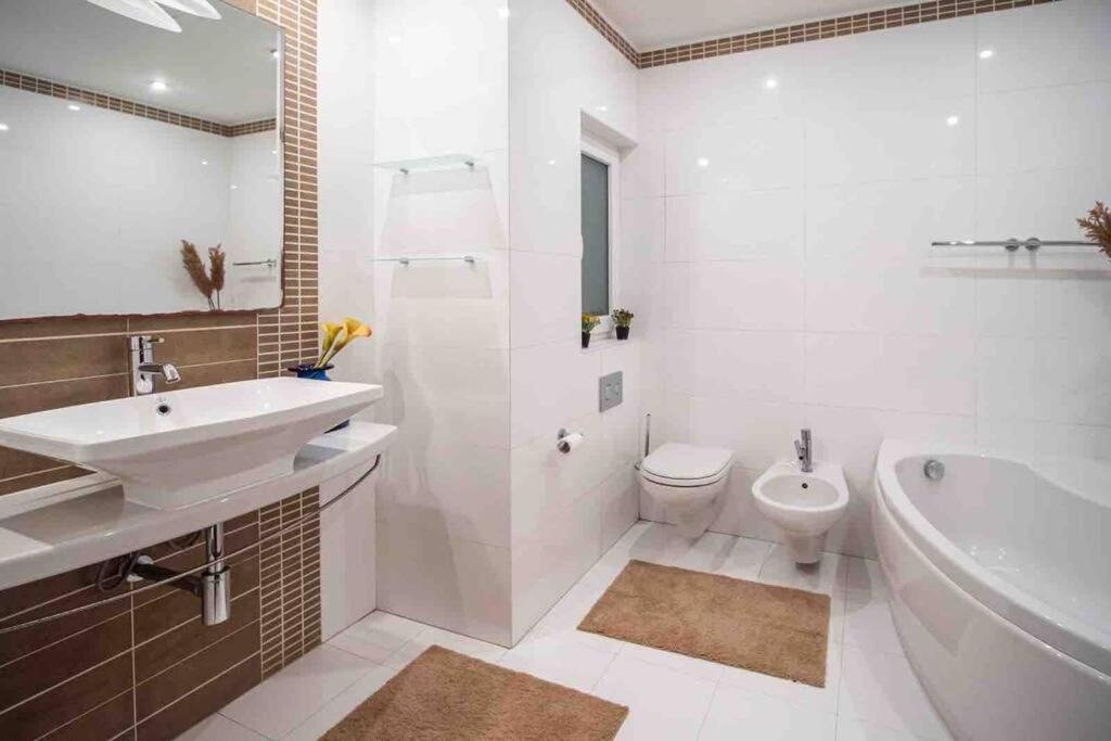 Pembroke St Julians Luxury, Comfort, Location Eksteriør billede